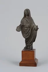 Tilsløret prestinne (bronse)